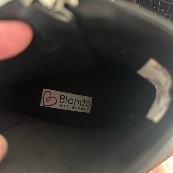 Blondo Black Leather Croc Embossed Ankle Boots - Picture 7 of 8